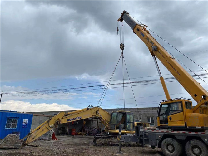 东港市25吨吊车的工作半径是多少？